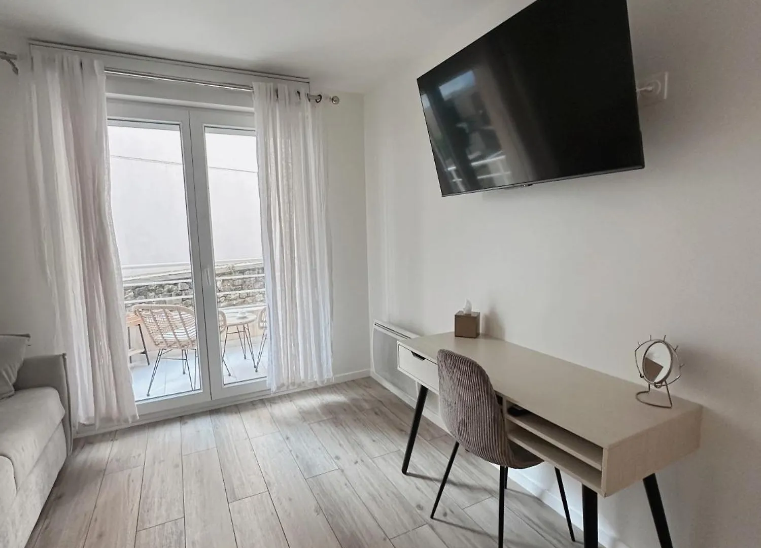 Charmant Studio Avec Balcon Paris Fransa